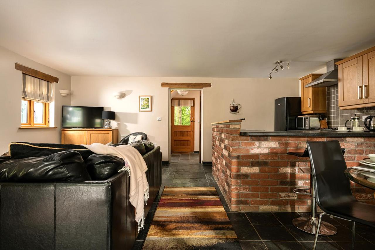 The Old Rectory - Six Luxurious Set In Grounds With Indoor Pool *