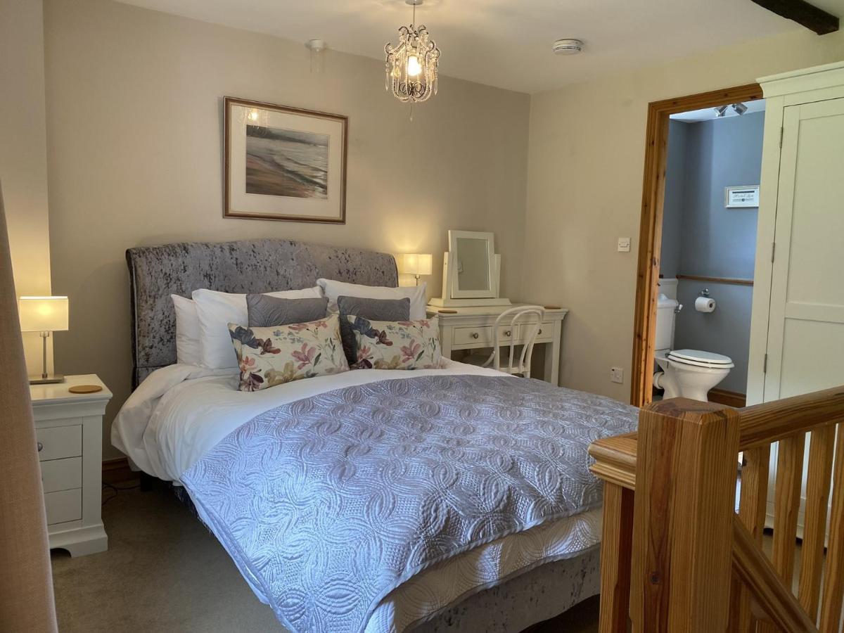 The Old Rectory - Six Luxurious Set In Grounds With Indoor Pool